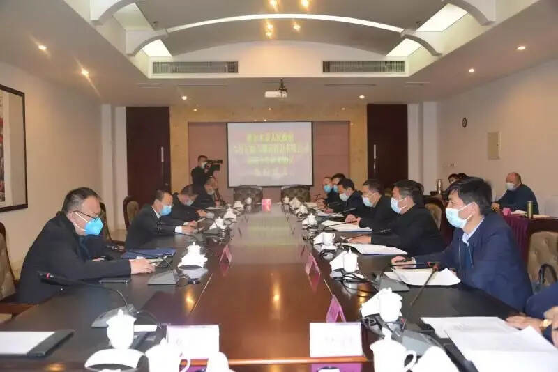 格尔木市政府与天佑德青稞酒签订战略合作协议