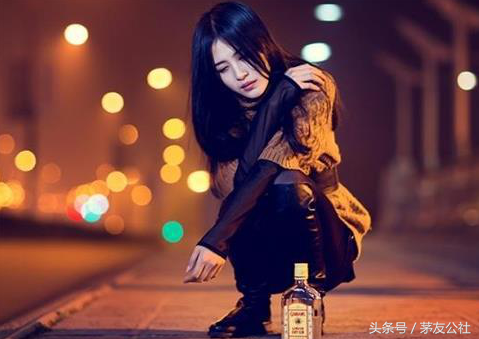 从女人的喝酒状态看她是《我的前半生》里面的罗子君，凌玲还是唐晶？