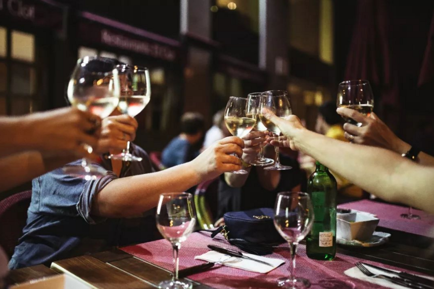 酒桌上这5个谚语是什么意思？是酒文化的民俗内核，传递喝酒习惯