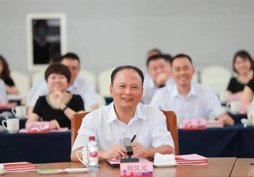 通威集团董事局主席刘汉元一行到访五粮液集团