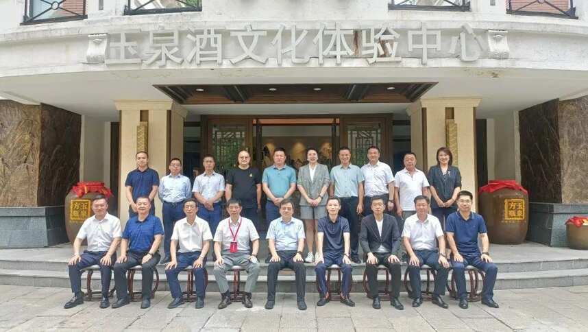 湖南省政协副主席、省工商联主席张健率队走进黑龙江玉泉酒业