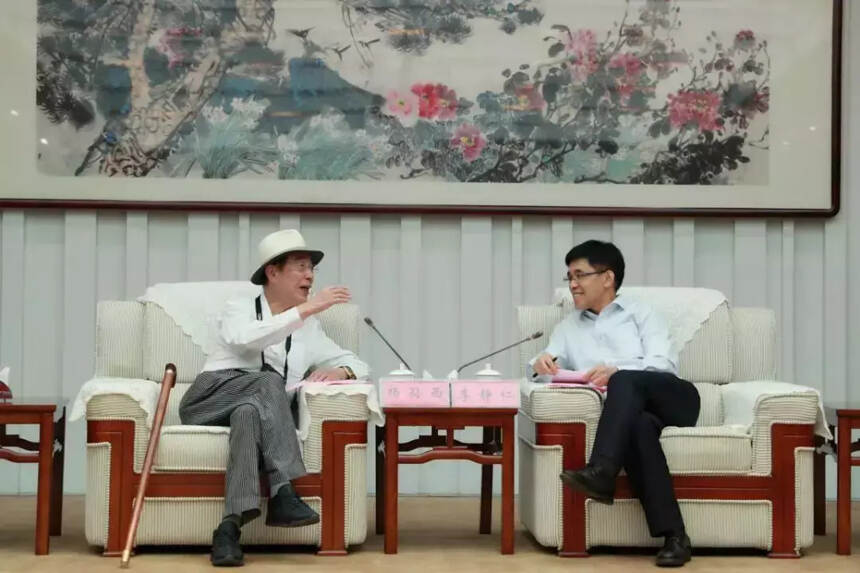 李静仁与香港茅台之友协会代表团座谈