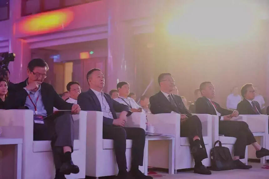 重磅嘉宾云集 共铸酒业未来——2019中国酒业峰会在茅台召开