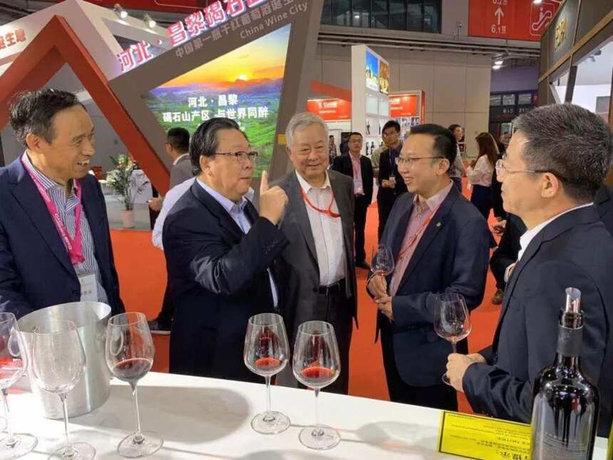 长城葡萄酒闪耀上海酒博会，荣获中国轻工十强企业称号