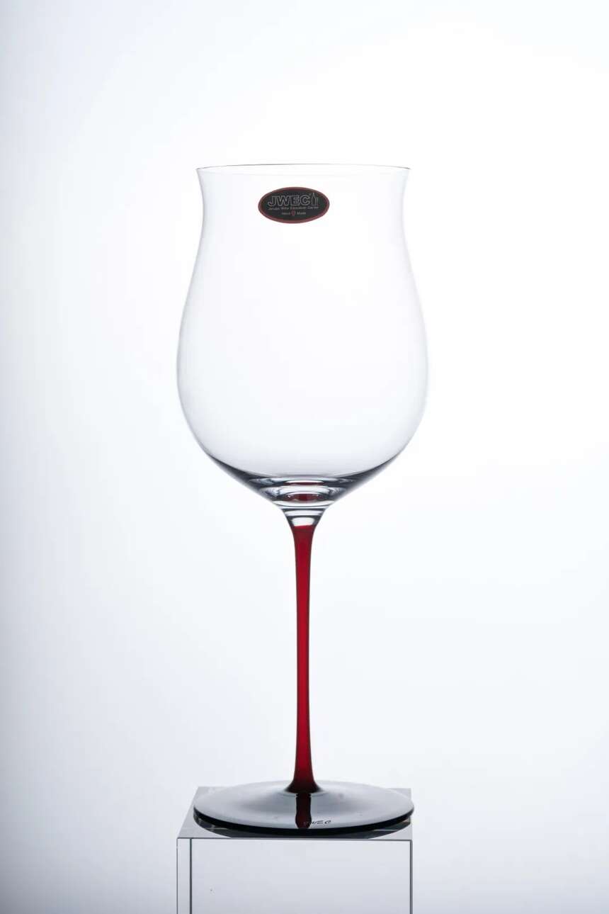「小吉说酒」葡萄酒应该怎样搭配酒杯？