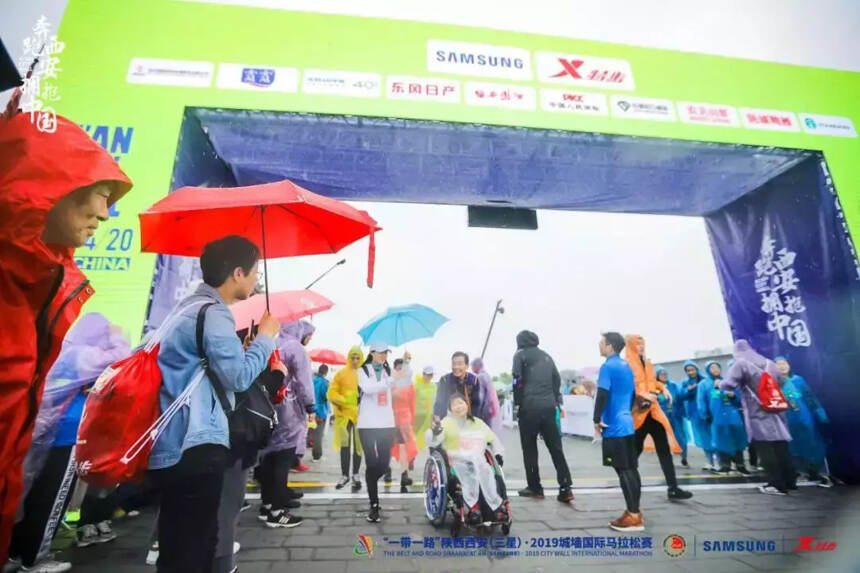西凤酒“陪跑”2019西安城墙国际马拉松