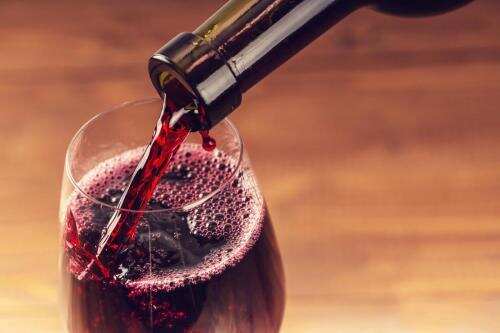 常饮葡萄酒健康伴您走 ，葡萄酒有哪些保健作用