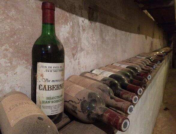 红酒在酒窖里能存多少年