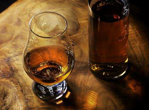 威士忌与白兰地有什么不同