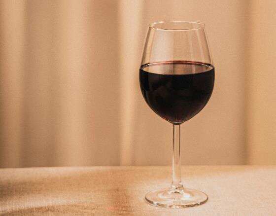 西拉酿造的葡萄酒有什么特点