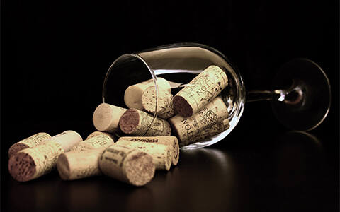 软木塞可能减缓葡萄酒的熟化我们了解多少呢？