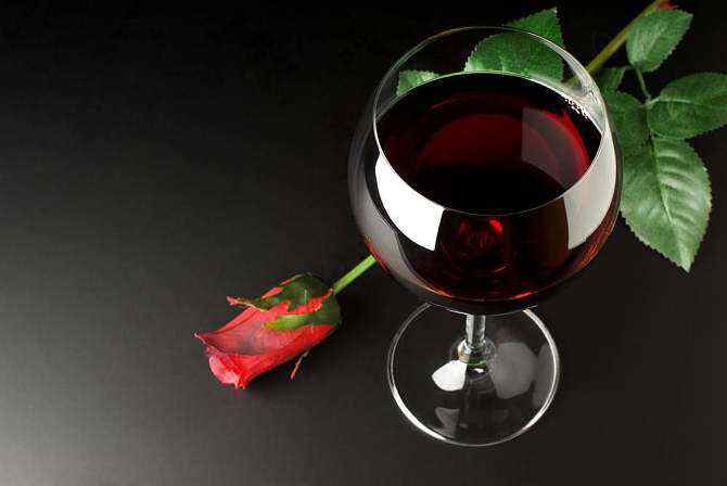 长期饮用葡萄酒有哪些作用