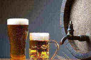 啤酒是慢饮好呢还是大口的喝好呢_啤酒快喝和慢喝的区别
