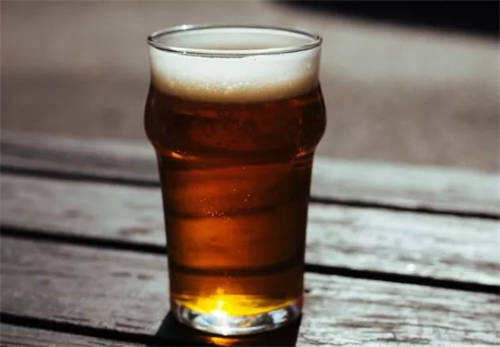 啤酒工厂在生产啤酒过程中使用的主要原料成份