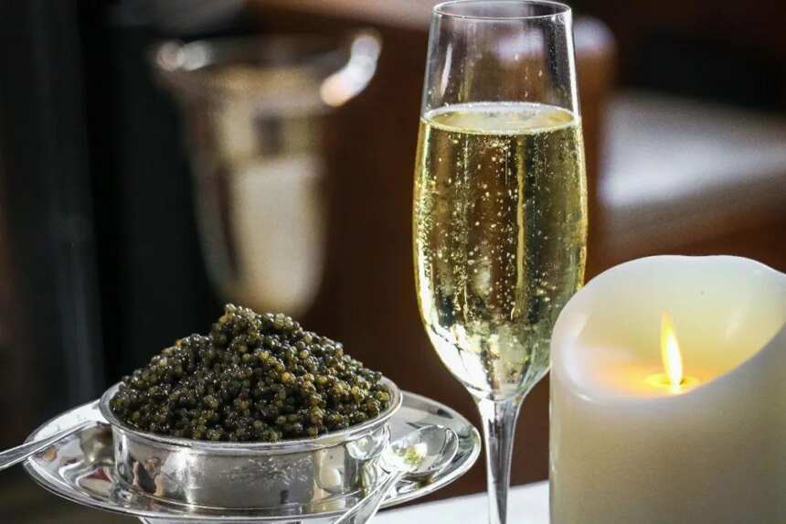 香槟中的「罗曼尼康帝」配珍稀鱼子酱，邀您共度“槟”纷之夜