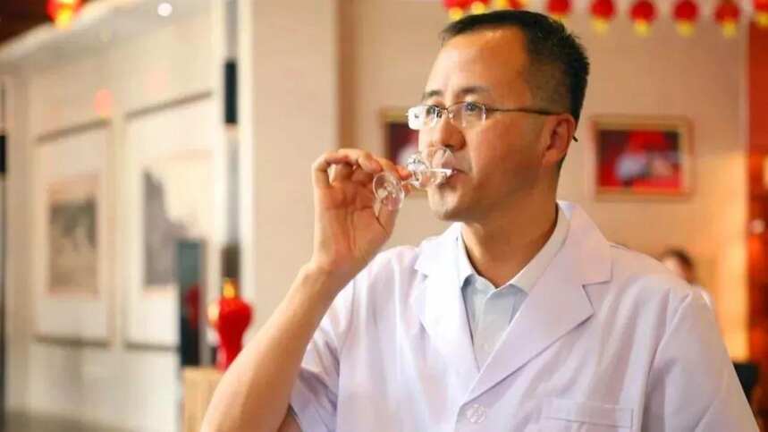 热烈祝贺国井集团总工程师张锋国获“中国酿酒大师”称号