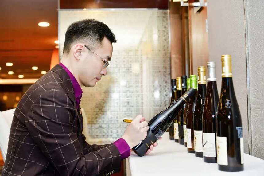 葡萄酒大师朱简联合翱丰推广雷布霍兹，精准面向高品质人群