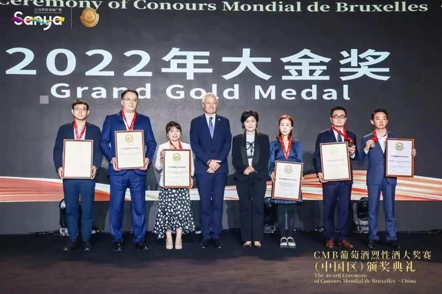 CMB葡萄酒烈性酒大奖赛颁奖典礼在三亚举行，中国共赢得上百枚奖牌
