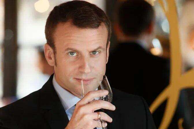 热爱葡萄酒的法国总统马克龙，爱情甜蜜，人生赢家