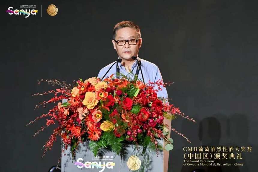 CMB葡萄酒烈性酒大奖赛颁奖典礼在三亚举行，中国共赢得上百枚奖牌