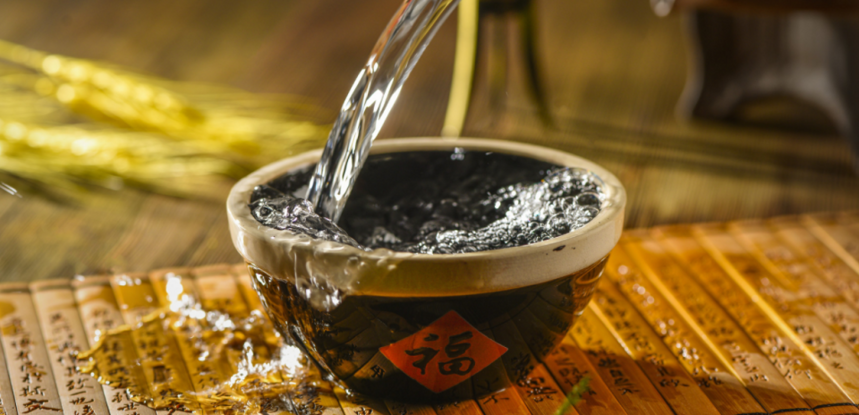 中国白酒那么多，为什么懂酒的人都爱喝酱香型白酒？